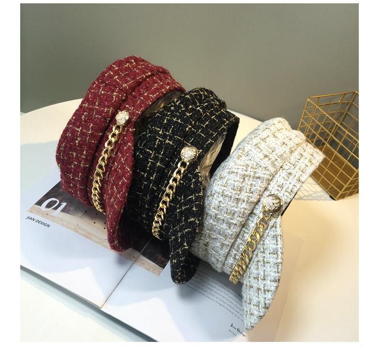 Lattice Chain Curved Eaves Beret Hat